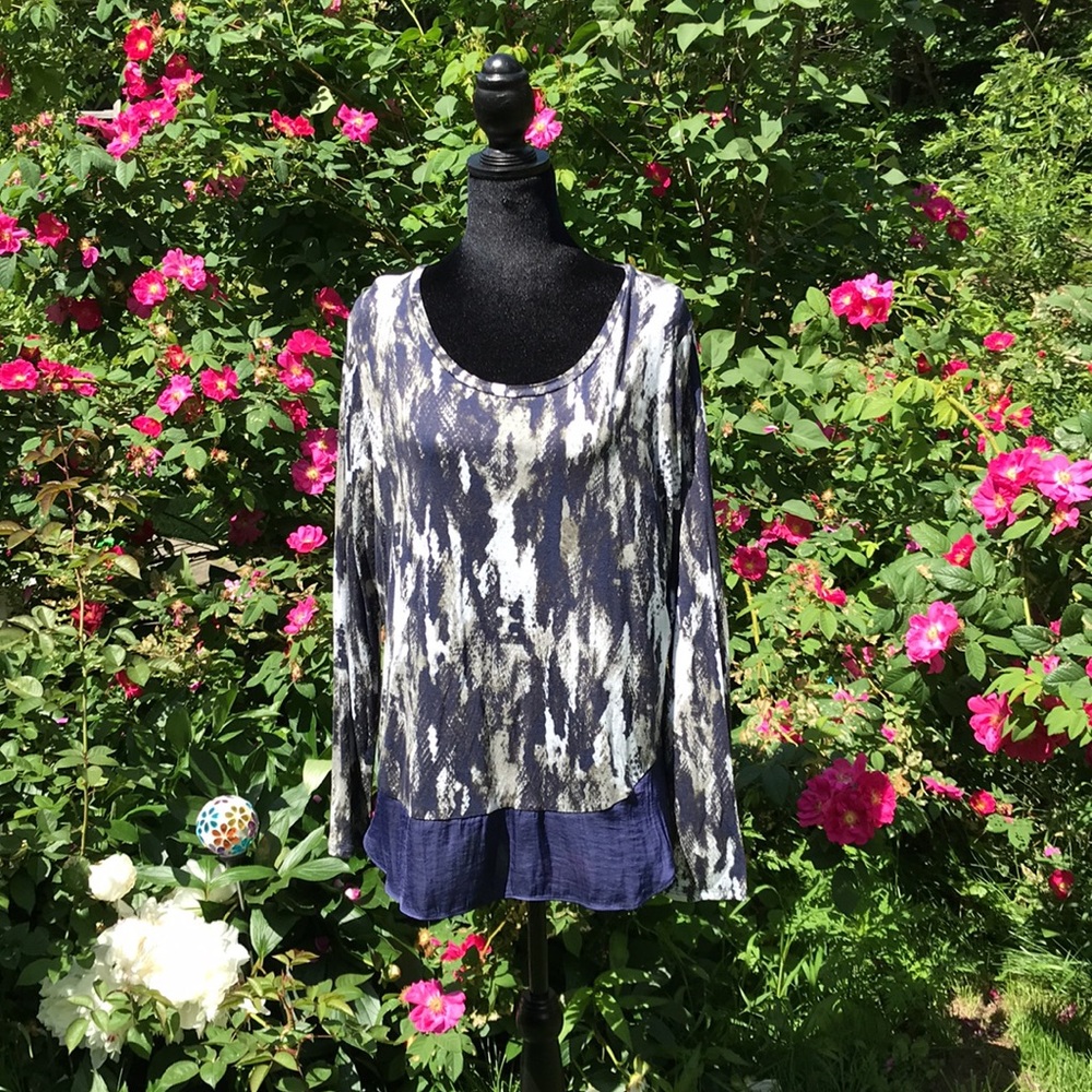 Vera Wang Snakeskin top NWT